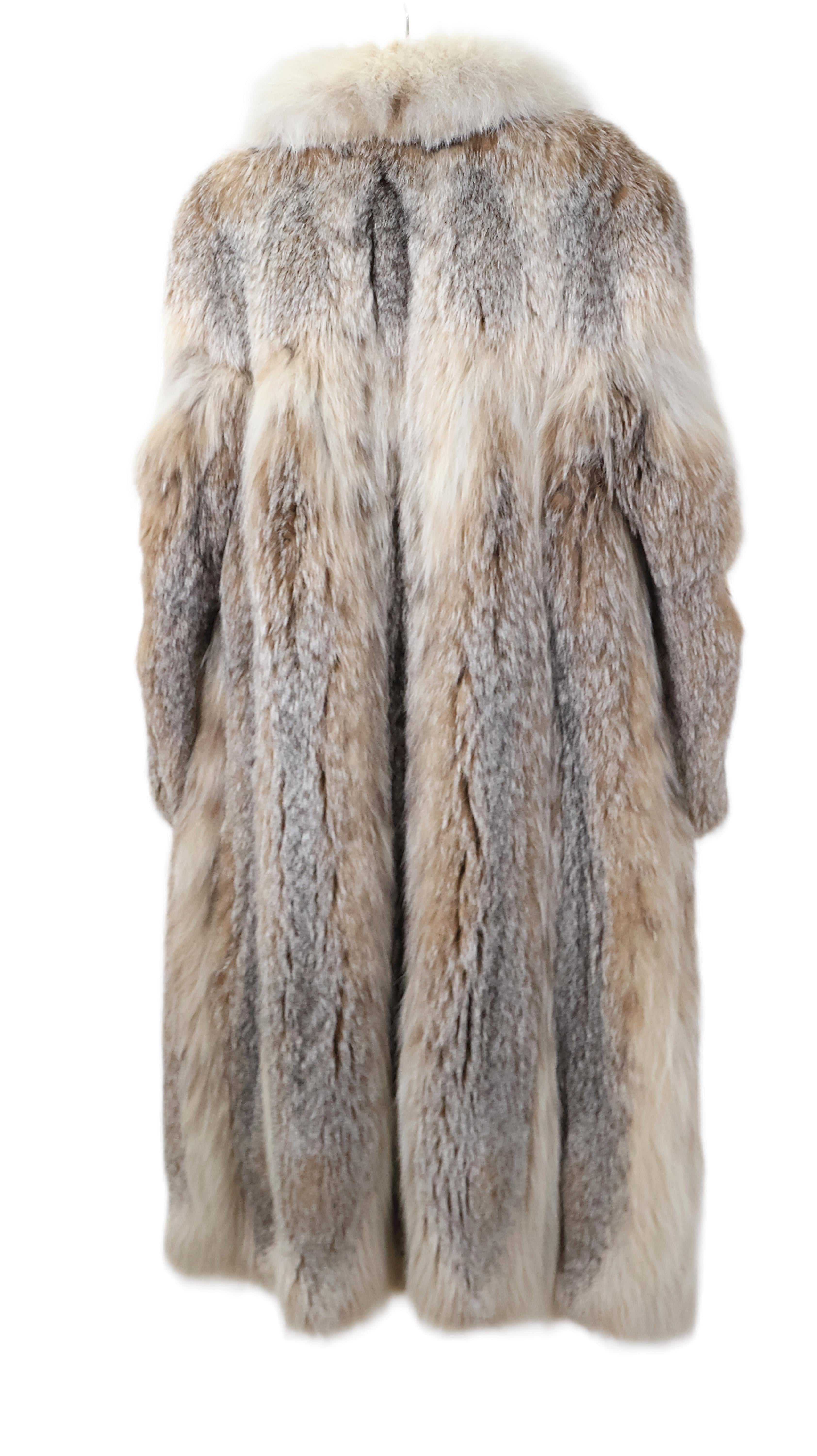 PRE-OWNED CANADIAN LYNX COAT W/ WING COLLAR & STRAIGHT SLEEVE