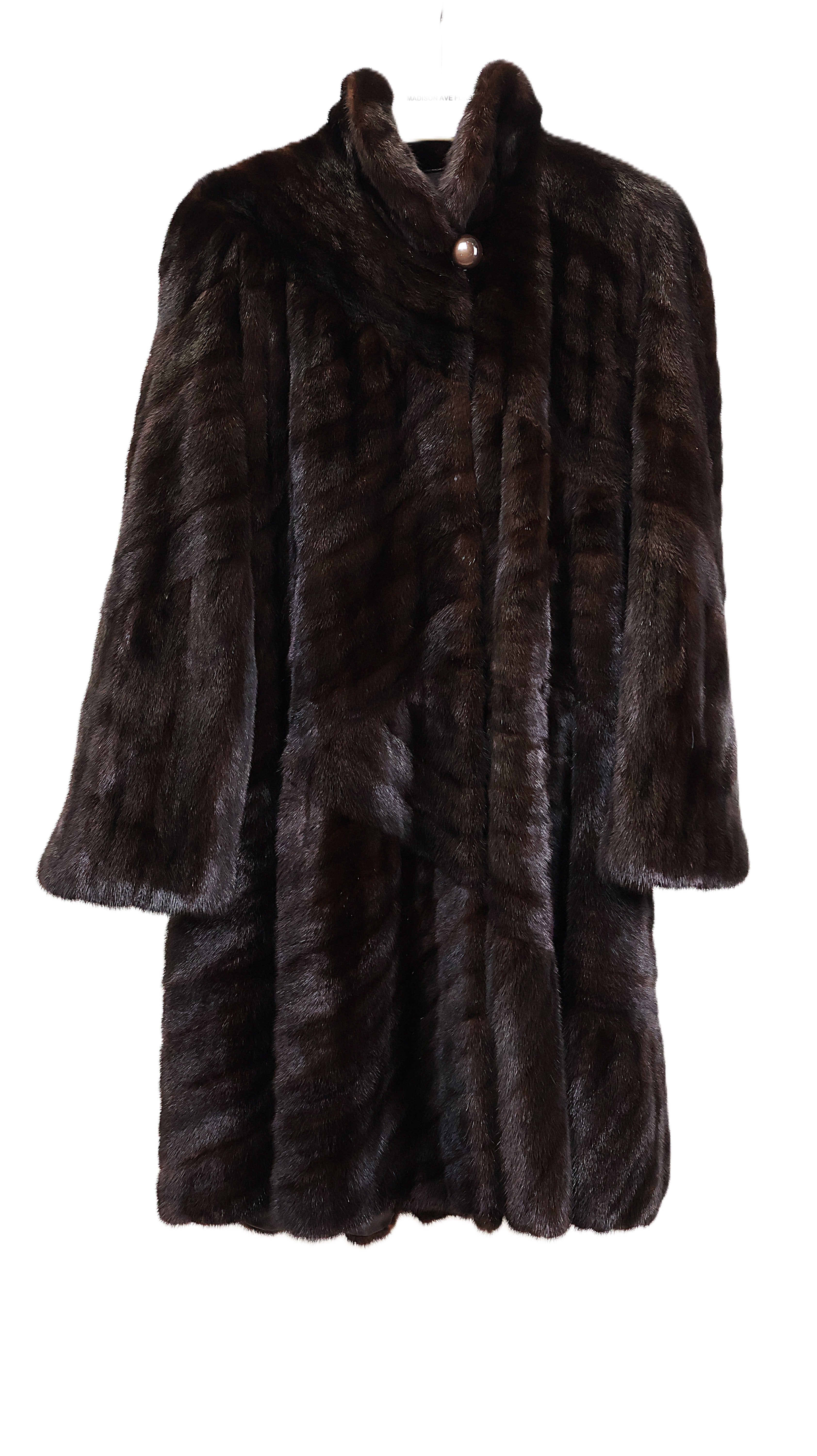 PRE-OWNED NATURAL RANCH MINK DIRECTIONAL SWING 7/8 COATW/ WING COLLAR & STRAIGHT SLEEVES