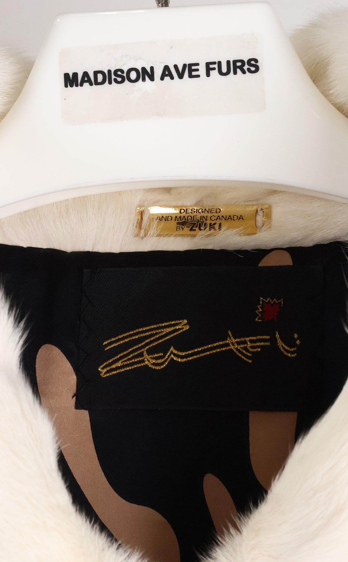 PRE-OWNED ZUKI WHITE KID SKIN JACKET W/ PORTRAIT COLLAR & TURN BACK CUFFS