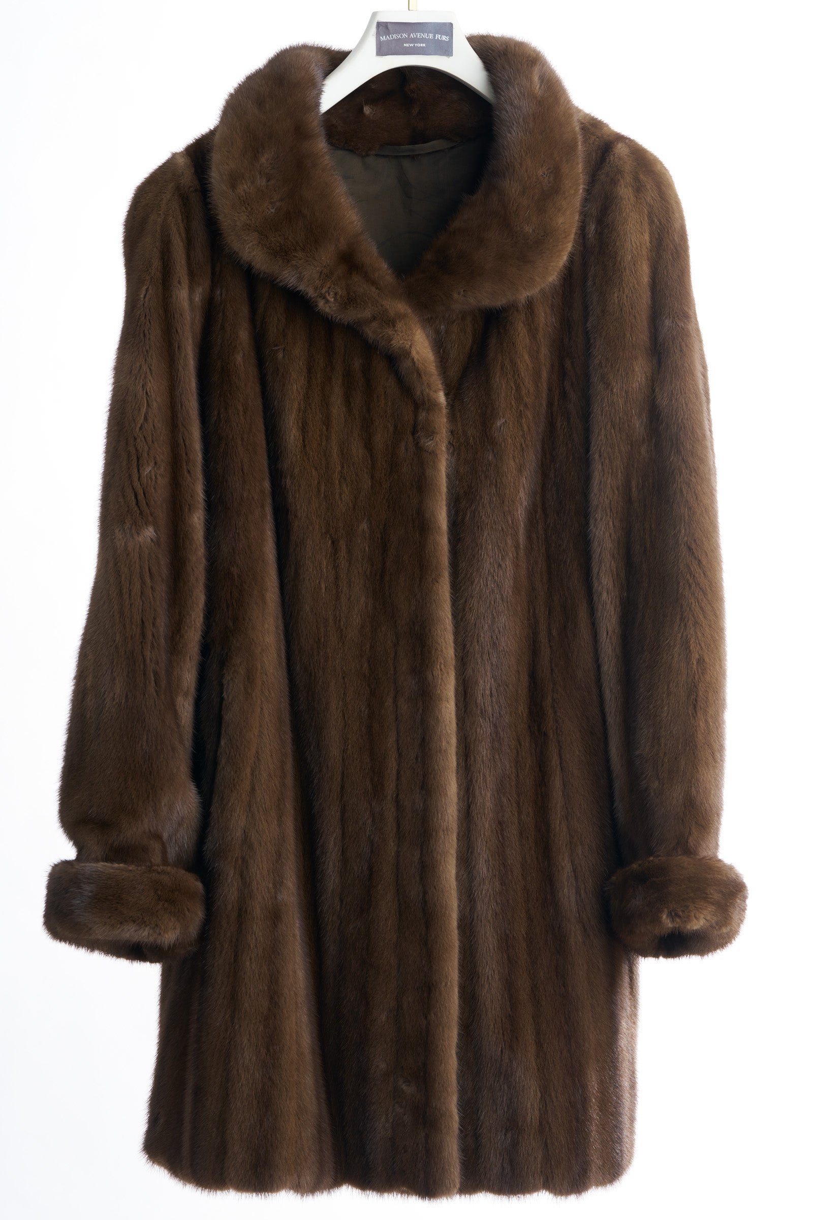 PRE-OWNED NATURAL LUNARAINE MINK 3/4 W/ WING COLLAR & TURN BACK CUFFS