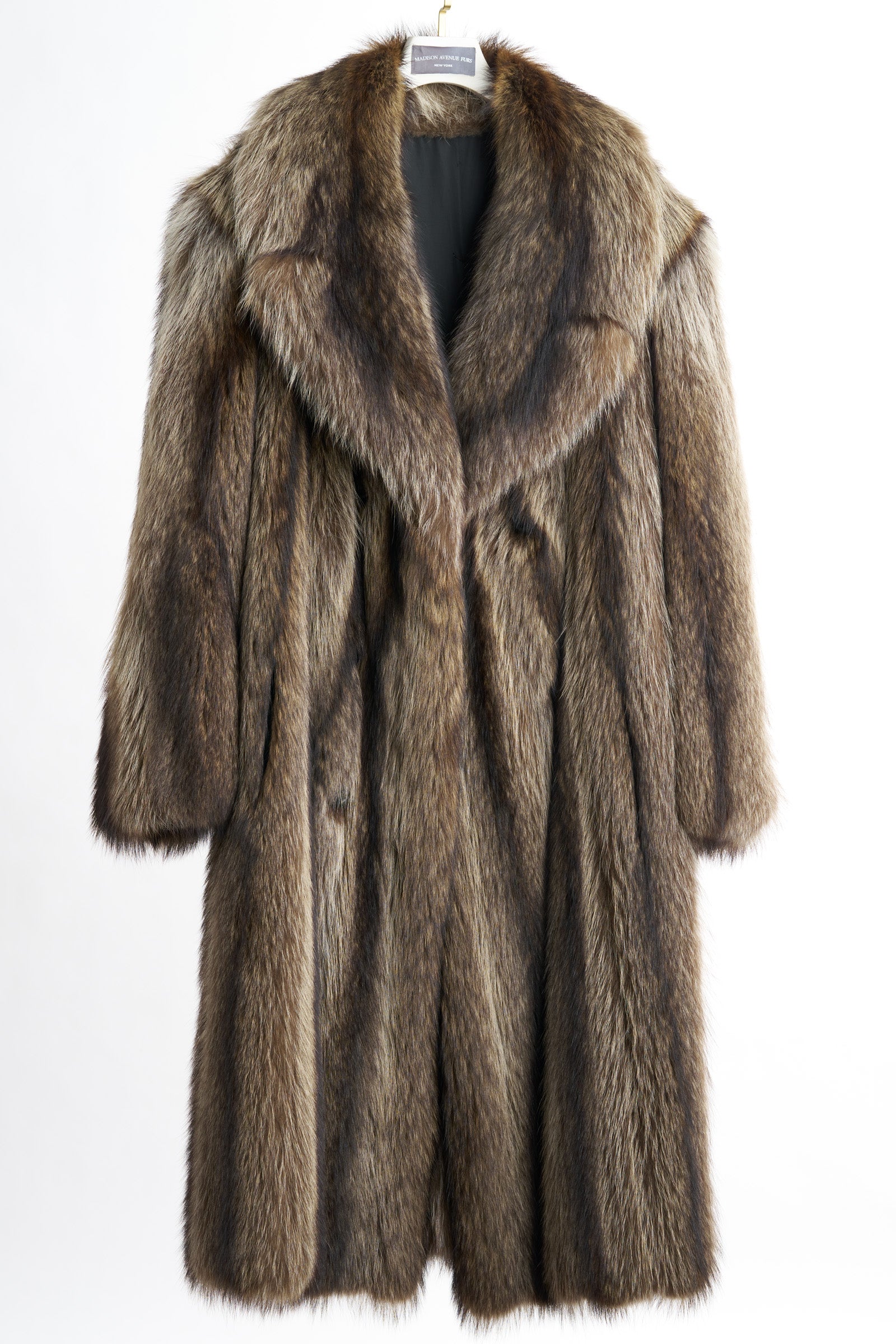 PRE-OWNED MEN'S NATURAL RACCOON COAT W/ NOTCH COLLAR & BACK SLIT