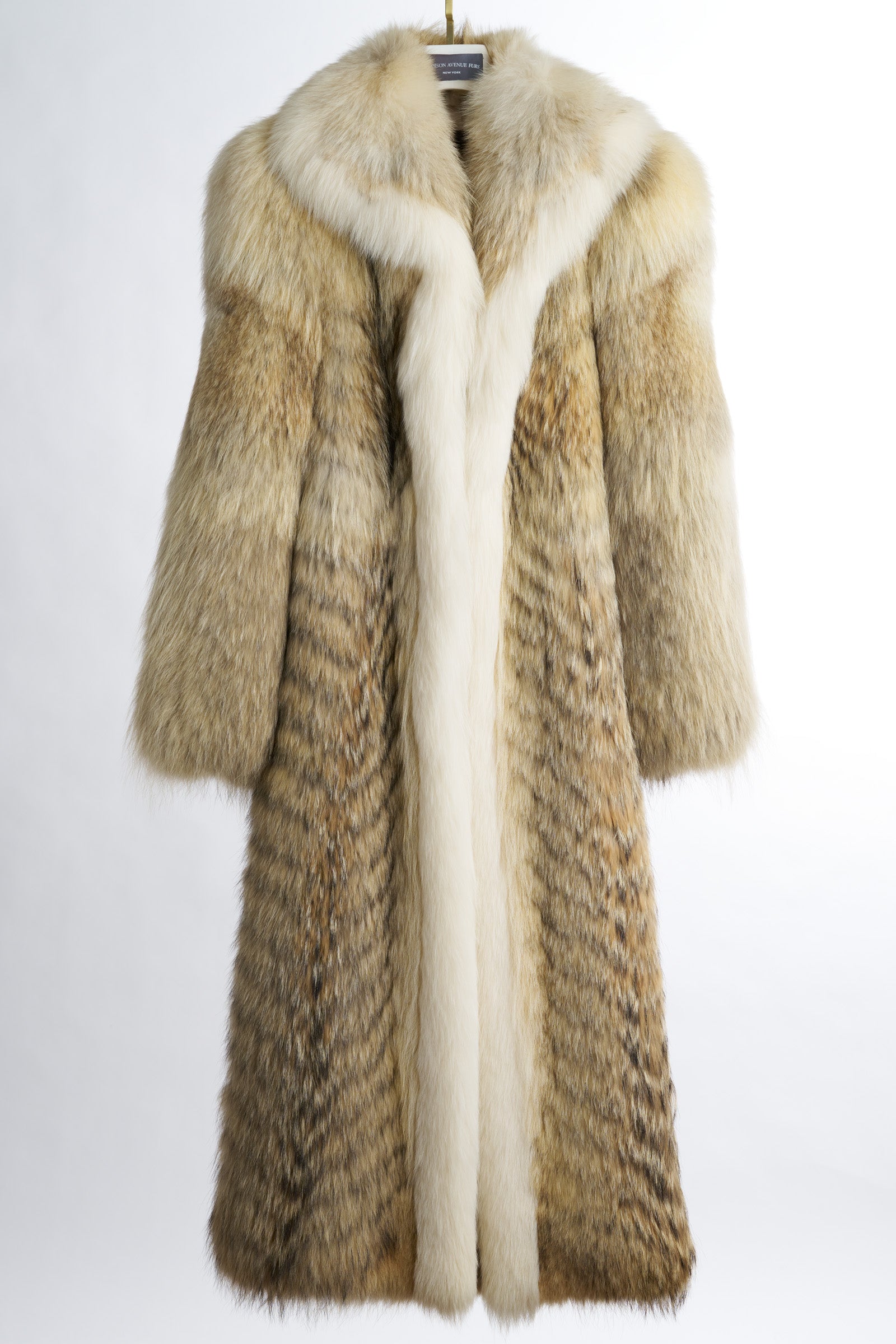 PRE-OWNED NATURAL COYOTE COAT W/ WING COLLAR & WHITE FOX TRIM