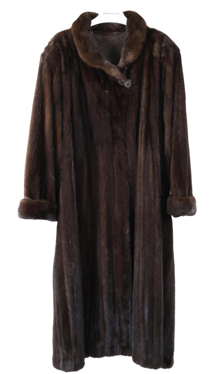 PRE-OWNED NATURAL MAHOGANY MINK COAT W/ NOTCH COLLAR. YOLK BACK & TURN BACK CUFFS