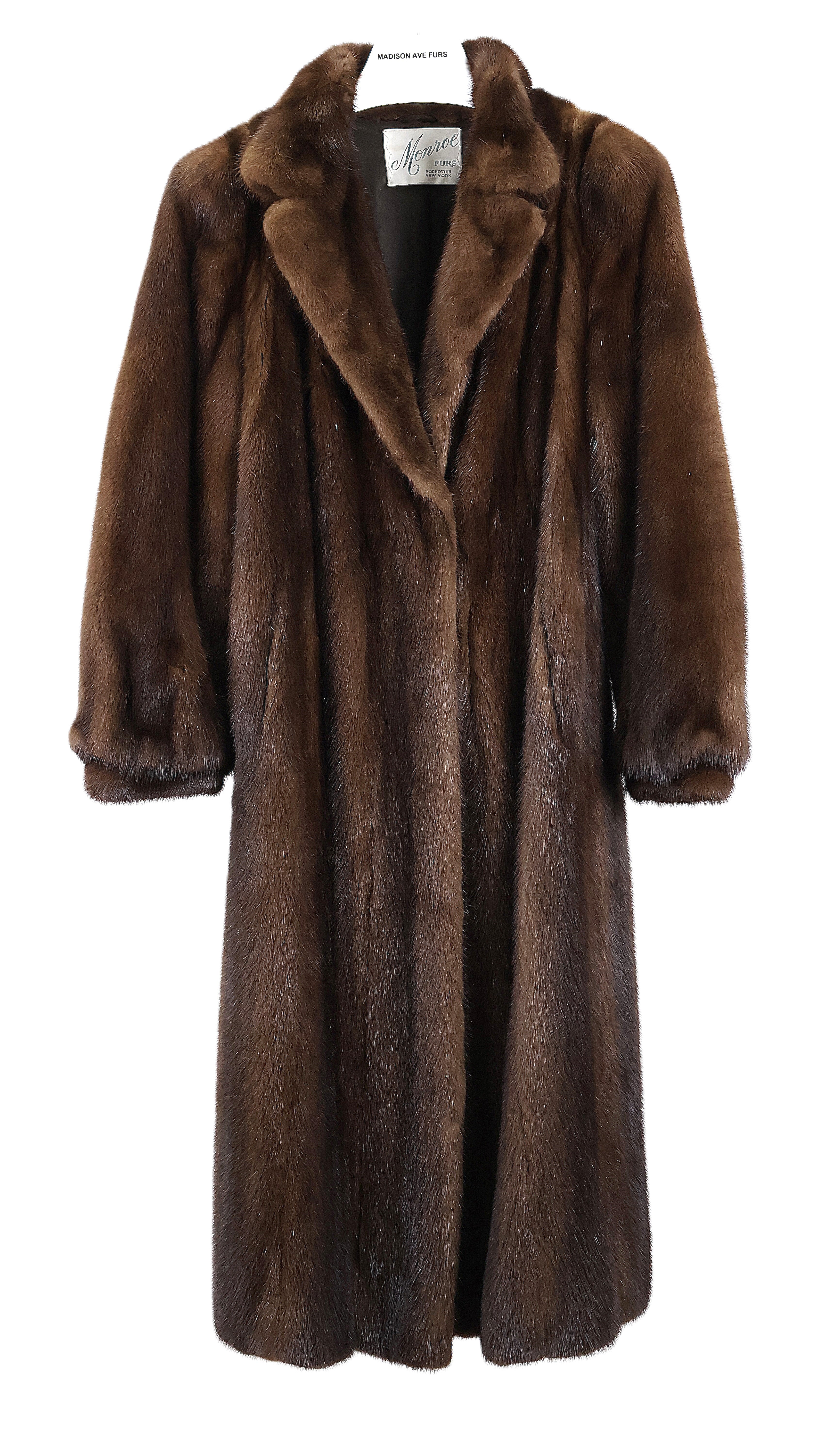 PRE-OWNED LUNARAINE MINK COAT W/ NOTCH COLLAR & BRACELET CUFFS