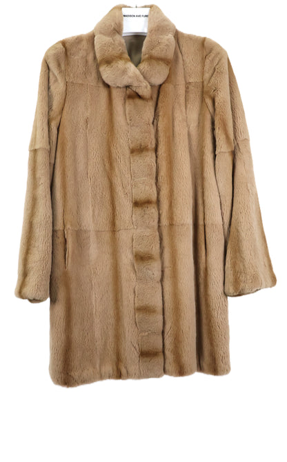 PRE-OWNED TAN DYED SHEARED MINK SKIN ON SKIN STROLLER REVERSIBLE TO TAFFETA W/ WING COLLAR