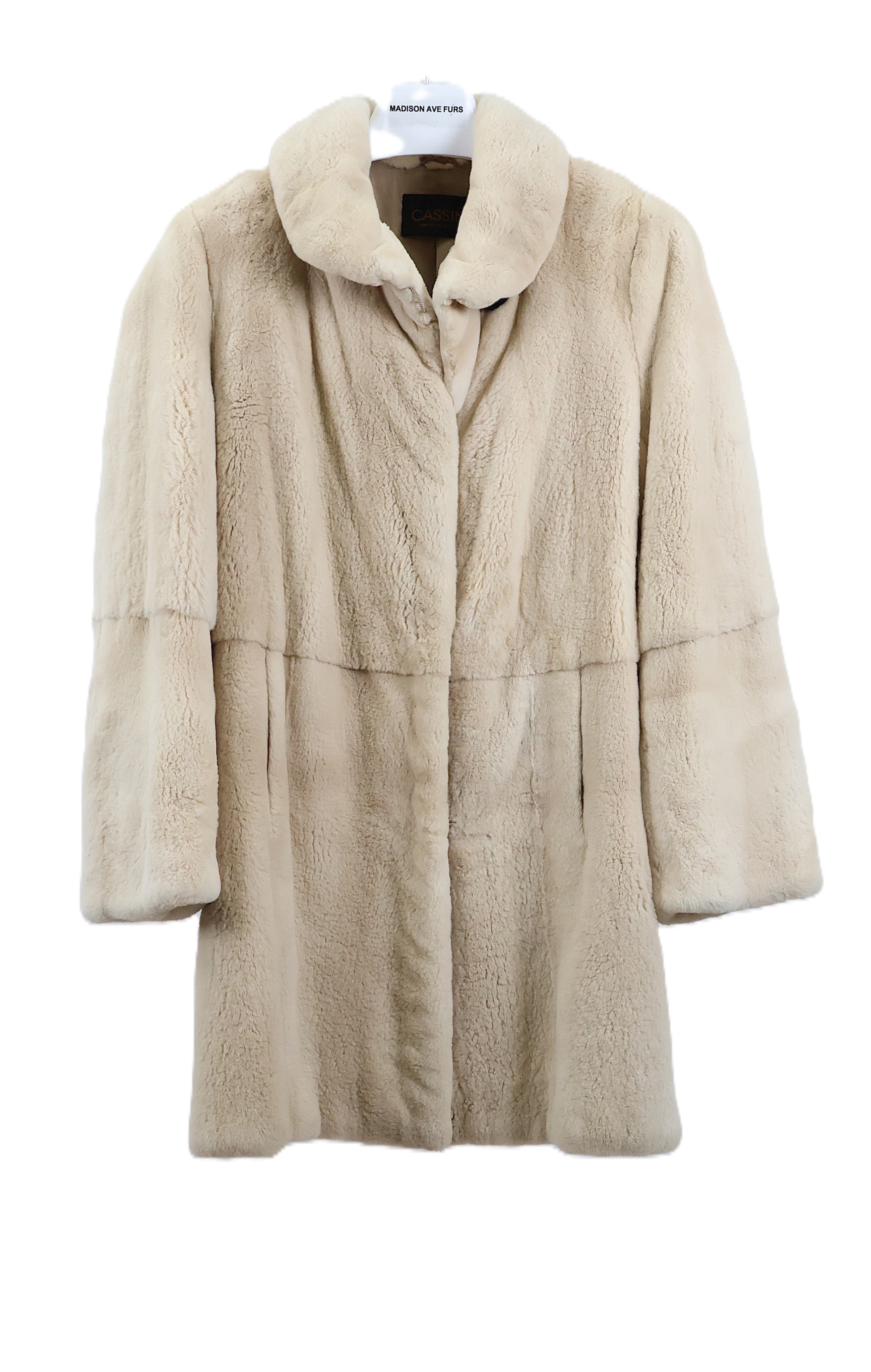 PRE-OWNED BLEACH DYED CREAM SHEARED NUTRIA STROLLER W/ ROUNDED WING COLLAR & STRAIGHT SLEEVES