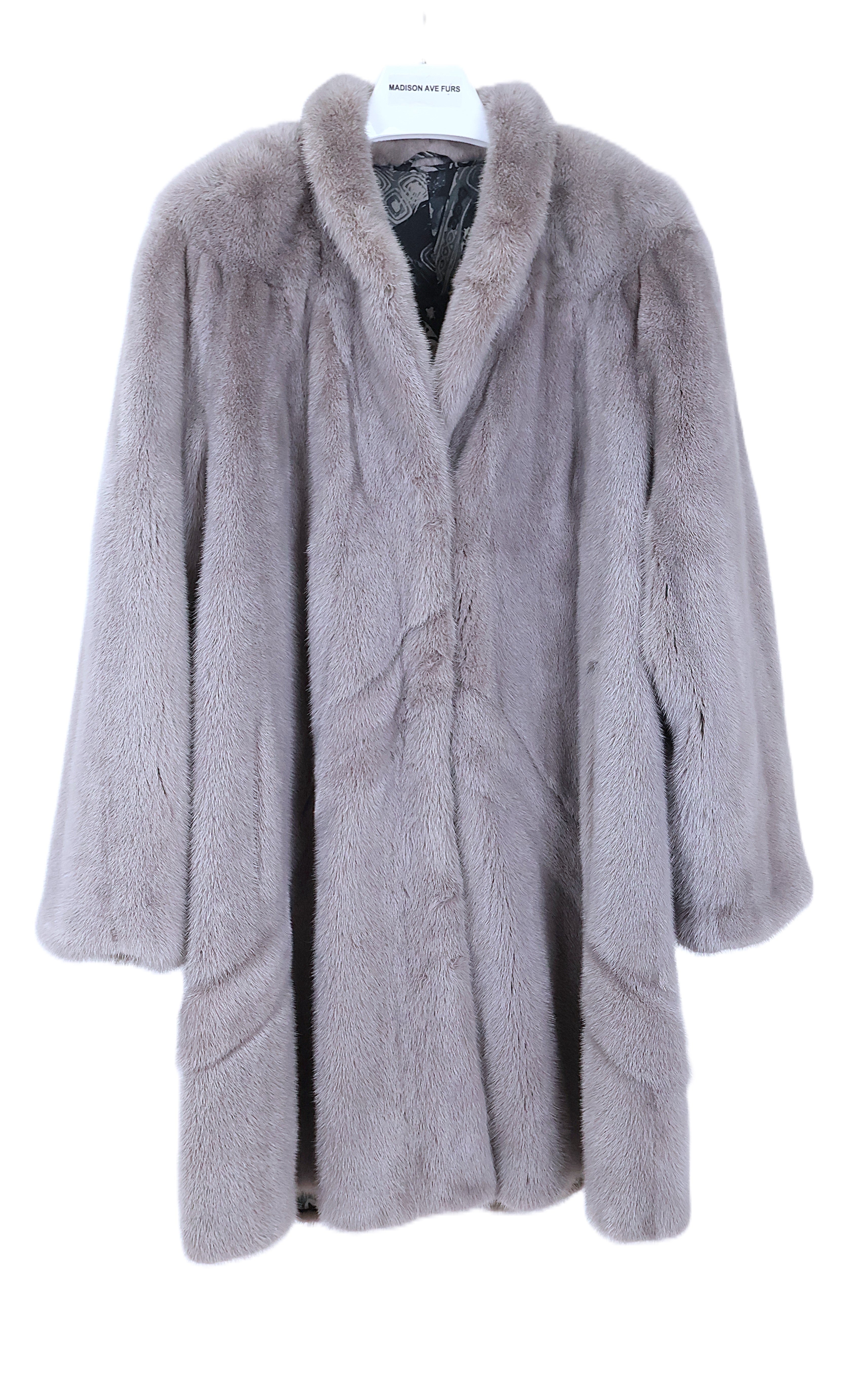 PRE-OWNED STEEL GREY DYED MINK 7/8 SWING W/ WING COLLAR COLLAR, STRAIGHT SLEEVES & PARTIAL CHEVRON DESIGN