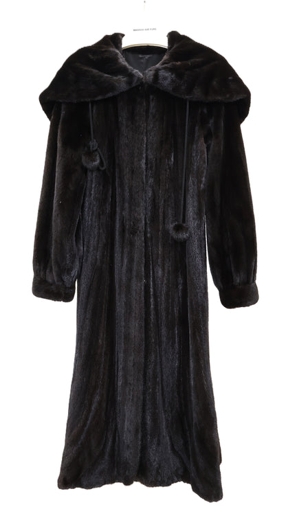 PRE-OWNED RANCH MINK COAT W/ DRAWSTRING CAPE COLLAR & SCALLOPED HEM & BANDED CUFFS