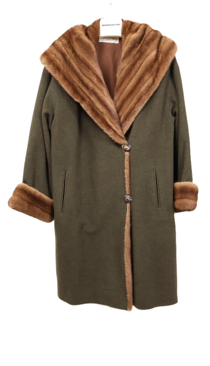 PRE-OWNED J. MENDEL LODEN GREEN CASHMERE STROLLER W/ WILD TYPE MINK OVERSIZED CAPE COLLAR/TUXEDO & TURN BACK CUFFS